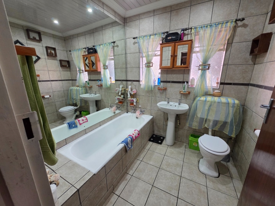 3 Bedroom Property for Sale in Vaalpark Free State